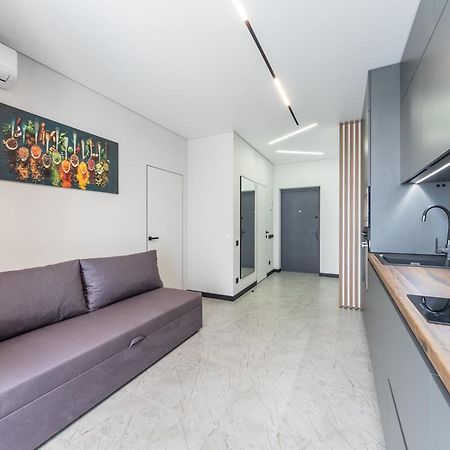 Apartamenti Metro Virlica Daire Kiev Dış mekan fotoğraf