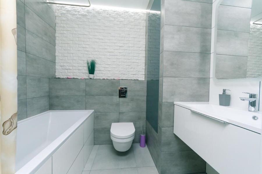 Apartamenti Metro Virlica Daire Kiev Dış mekan fotoğraf