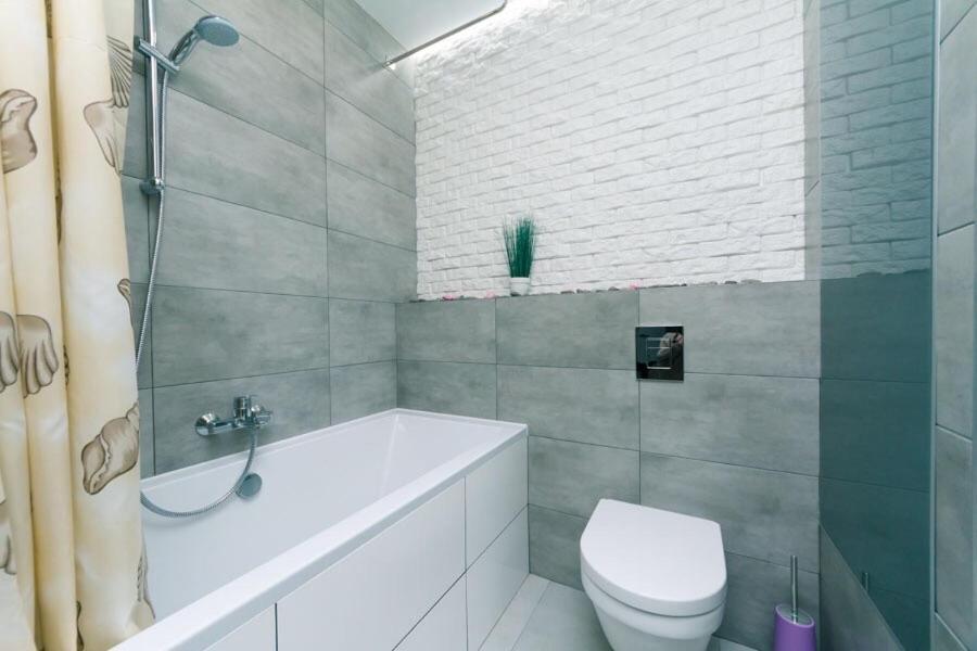 Apartamenti Metro Virlica Daire Kiev Dış mekan fotoğraf