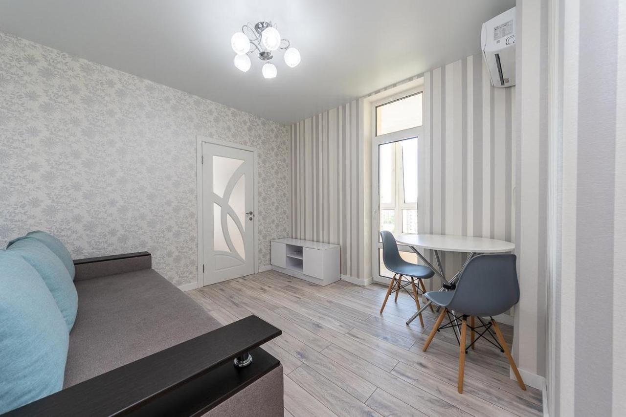 Apartamenti Metro Virlica Daire Kiev Dış mekan fotoğraf