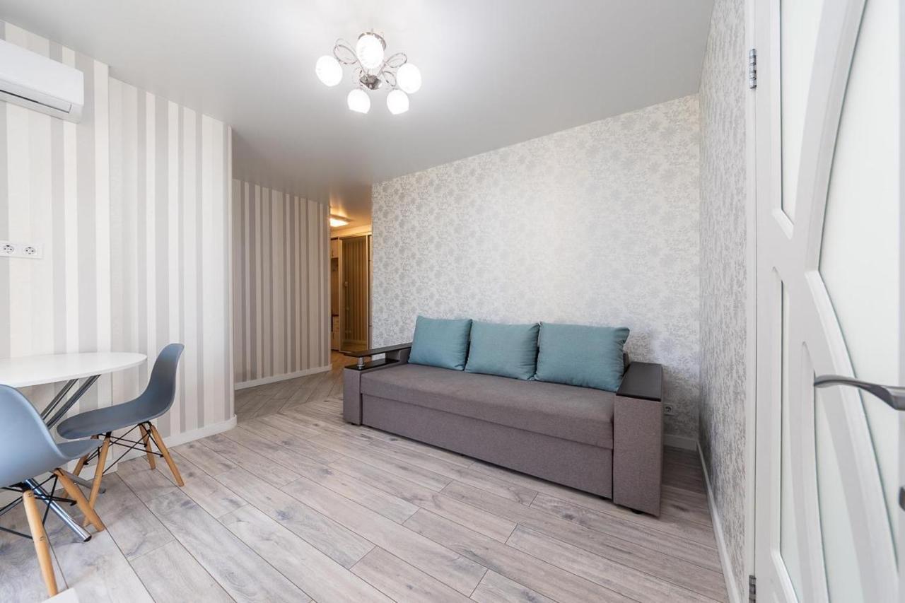 Apartamenti Metro Virlica Daire Kiev Dış mekan fotoğraf