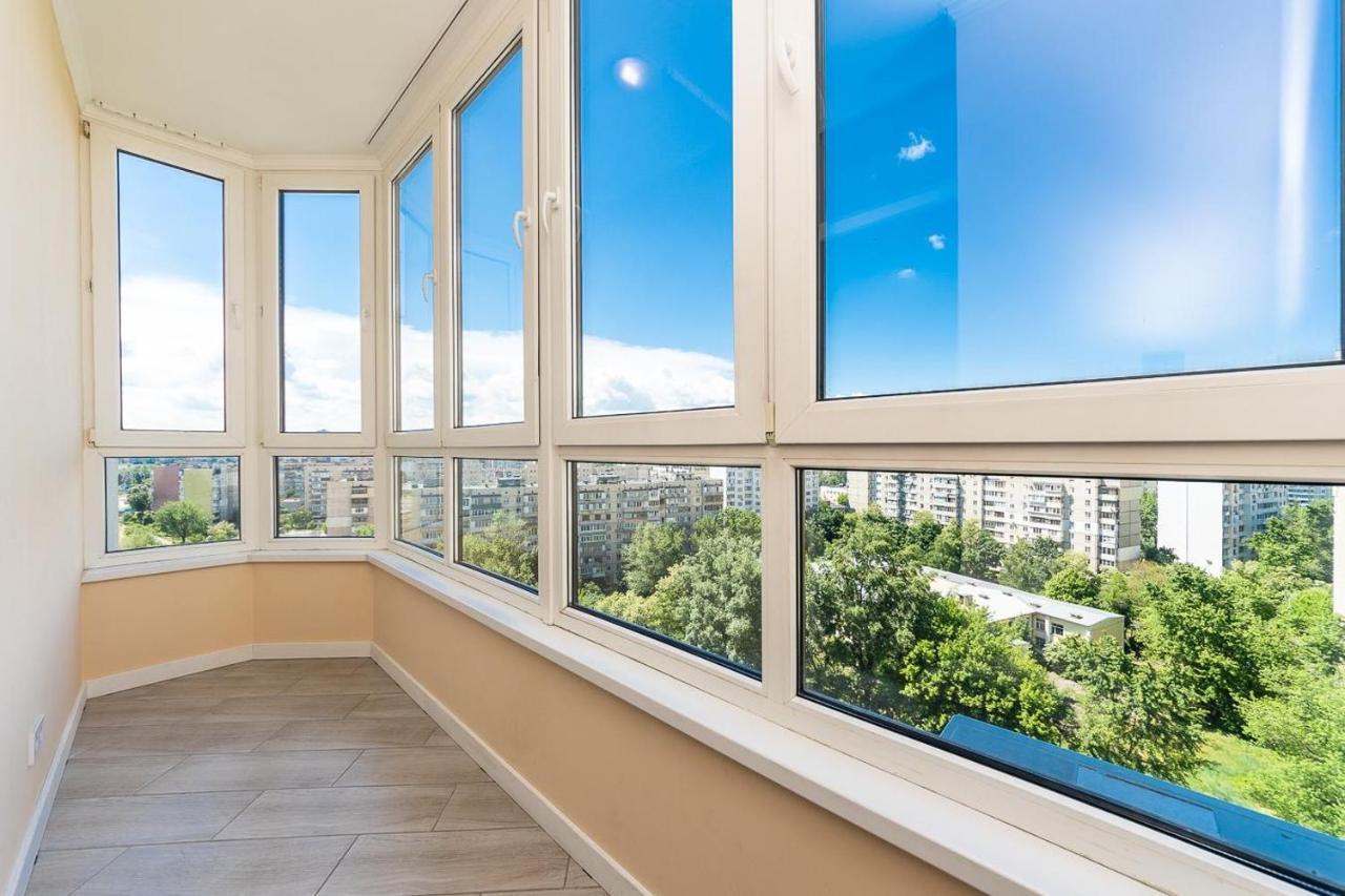 Apartamenti Metro Virlica Daire Kiev Dış mekan fotoğraf