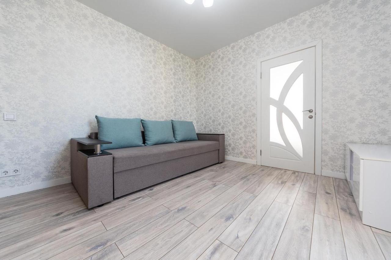 Apartamenti Metro Virlica Daire Kiev Dış mekan fotoğraf