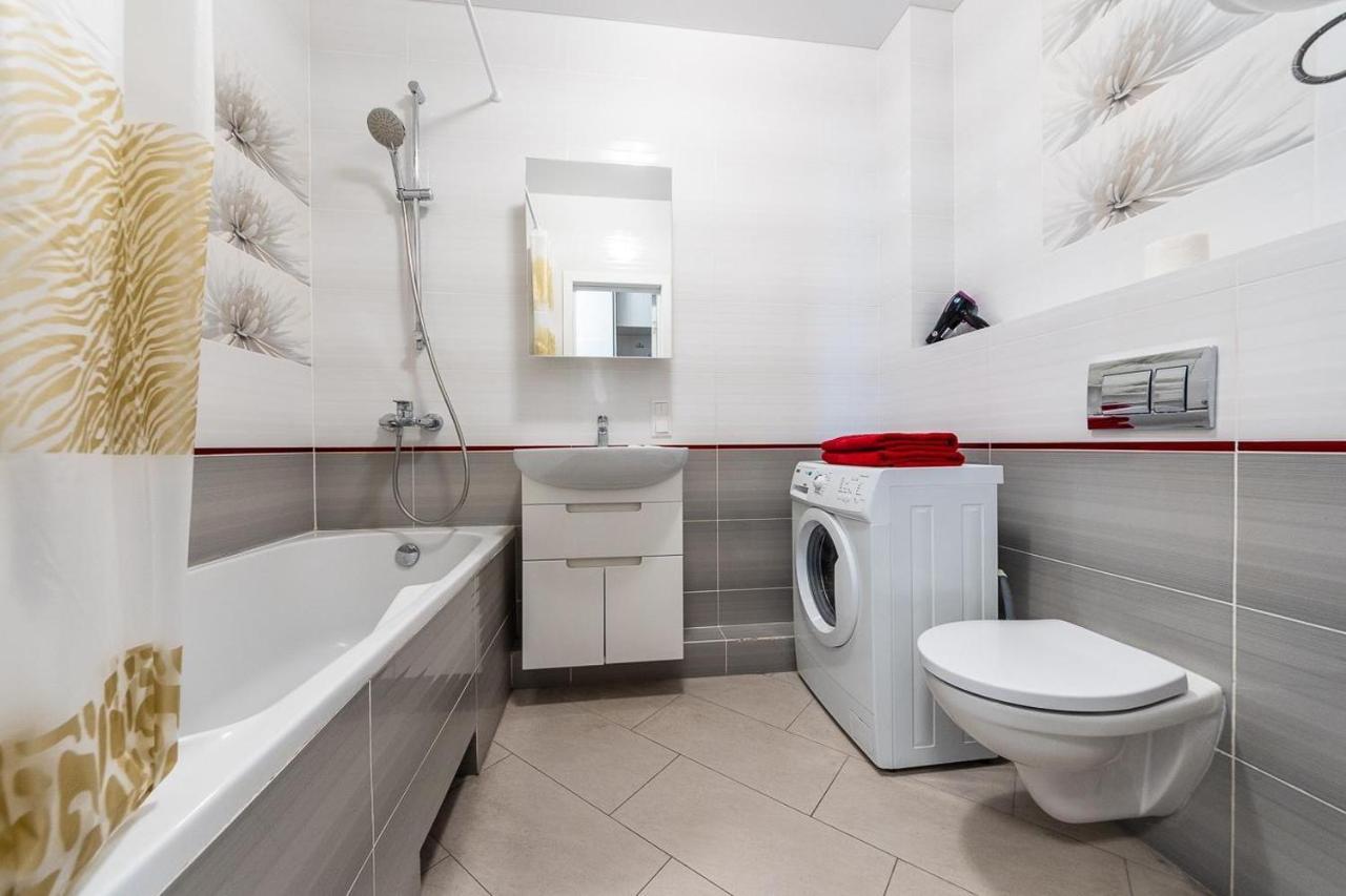 Apartamenti Metro Virlica Daire Kiev Dış mekan fotoğraf