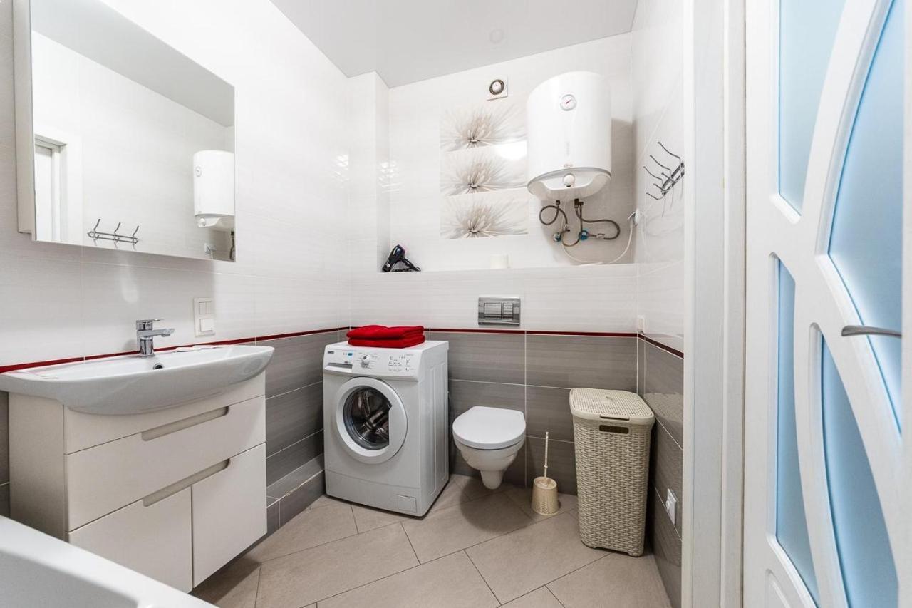 Apartamenti Metro Virlica Daire Kiev Dış mekan fotoğraf