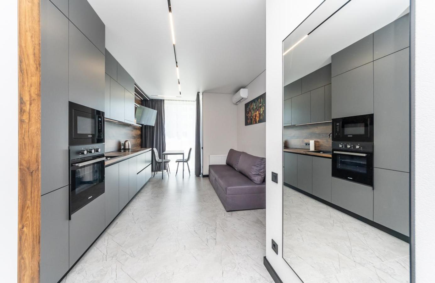 Apartamenti Metro Virlica Daire Kiev Dış mekan fotoğraf